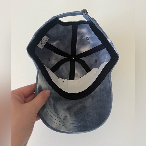 Bundle of Cannabis Branded Merch Accessories- Pin, socks, hat, & more NWOT - Picture 11 of 14